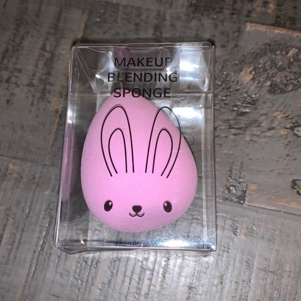 5/$25 M2U NYC Makeup Blending Sponge‎ in Lavender Rabbit NEW In Box